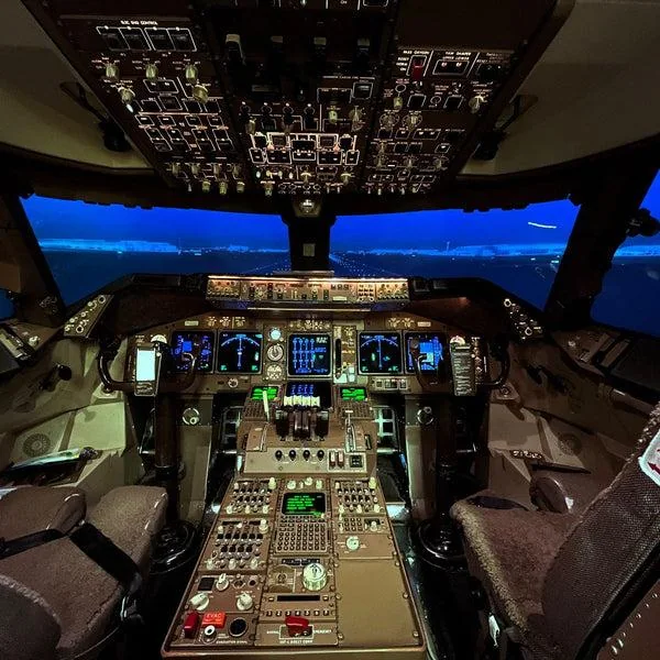 Architecture diagram of the retrofitted B737-400 simulator network